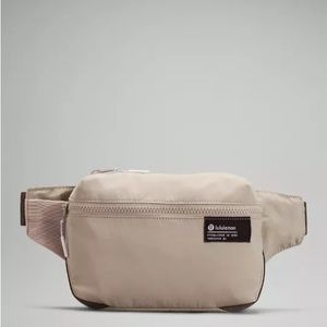 Lululemon 🍋 Clean Lines Belt Bag